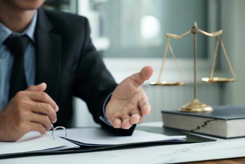 Best Contract Lawyers in UAE